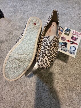 Skechers BOBS Slip-On Flats in Leopard Print Beige & Black